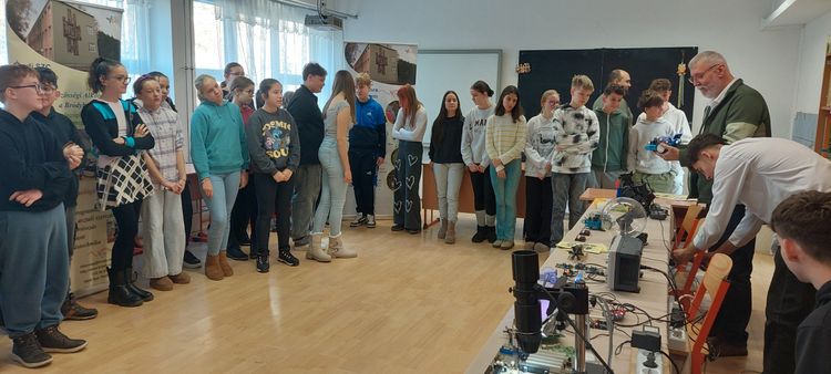 Pályaorientáció az Újváros téren.